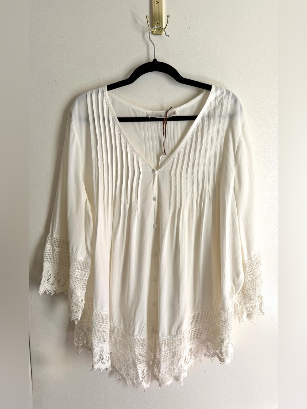 Solitaire Ivory 🤍Crochet-Trim Button-Front Tunic Blouse 3X